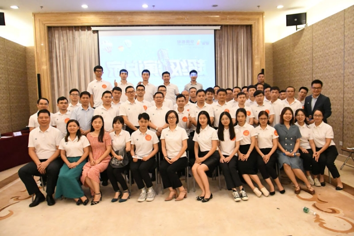 “以客户为中心”第二届华美杯超级演说家华美板材演讲比赛总决赛顺利落幕